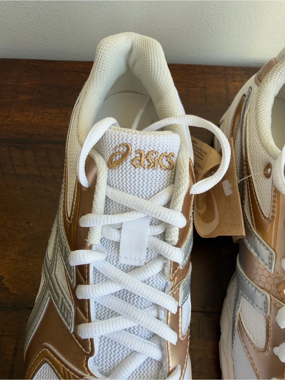 ASICS Gel DS Trainer 14 White Gold Silver 1203B102 100 Men Size 7 Women Size 8.5
